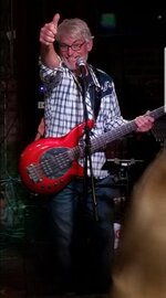 Bongo bass at the Levee.jpg Bongo bass at the Levee.jpg