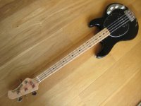 musicmanblackstingray2.jpg
